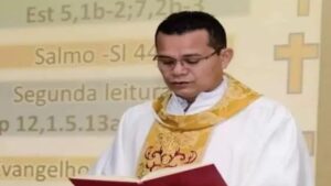 Padre tem piora no quadro clínico, perde batalha e é mais uma vítima da Covid-19 Padre tem piora no quadro clínico, perde batalha e é mais uma vítima da Covid-19