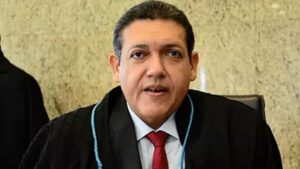Kássio é cobrado sobre pedido que obriga Lira a avaliar impeachment de Bolsonaro Kássio é cobrado sobre pedido que obriga Lira a avaliar impeachment de Bolsonaro