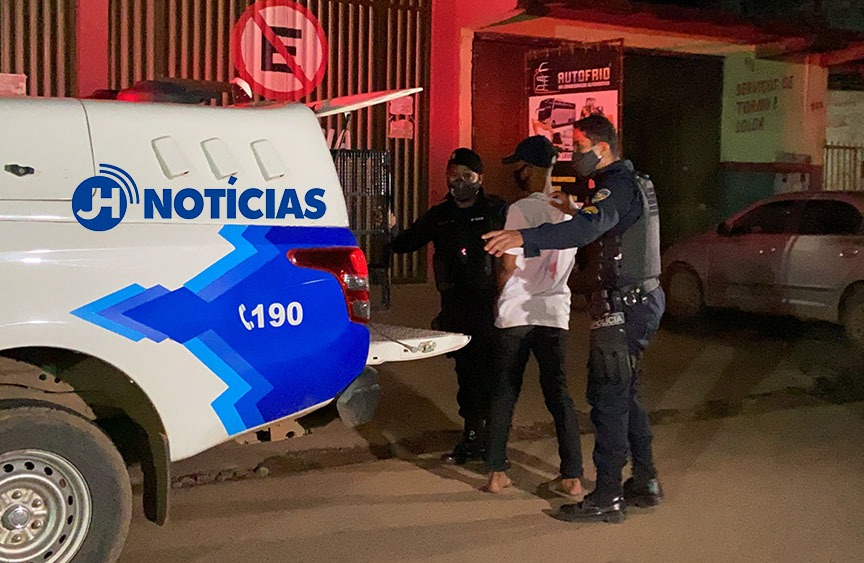 Ladrão tenta a sorte, mas não consegue roubar celulares e acaba preso Ladrão tenta a sorte, mas não consegue roubar celulares e acaba preso