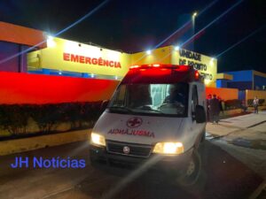 Ocupantes de carro executam homem a tiros na zona leste e deixam jovem ferida Ocupantes de carro executam homem a tiros na zona leste e deixam jovem ferida