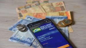 Beneficiários nascidos em outubro podem sacar auxílio emergencial Beneficiários nascidos em outubro podem sacar auxílio emergencial