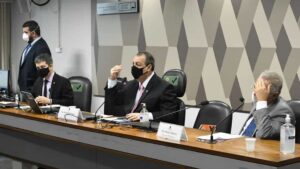 Aziz sobre prescrição de remédios: Quem é Bolsonaro para indicar medicação? Aziz sobre prescrição de remédios: Quem é Bolsonaro para indicar medicação?