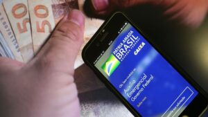Caixa paga terceira parcela do auxílio emergencial para nascidos em janeiro Caixa paga terceira parcela do auxílio emergencial para nascidos em janeiro