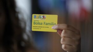 Novo Bolsa Família prevê pagamento médio de R$ 250 Novo Bolsa Família prevê pagamento médio de R$ 250