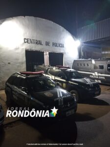 Homem dispara tiros em ladrão e eles fogem deixando armas Homem dispara tiros em ladrão e eles fogem deixando armas