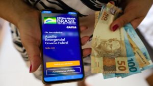 Beneficiários nascidos no mês de novembro podem sacar auxílio emergencial Beneficiários nascidos no mês de novembro podem sacar auxílio emergencial