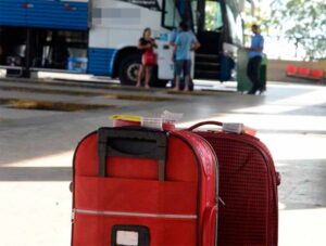 Empresa de ônibus pagará indenização por abandono de casal de idosos Empresa de ônibus pagará indenização por abandono de casal de idosos