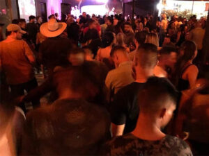 Novo decreto autoriza retorno de festas e shows com até 999 pessoas Novo decreto autoriza retorno de festas e shows com até 999 pessoas