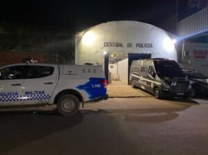 Homem é ameaçado e assalto por dois criminosos Homem é ameaçado e assalto por dois criminosos