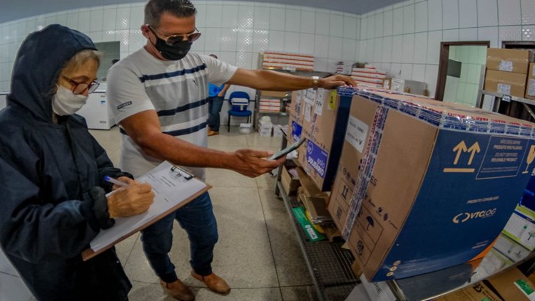 Rondônia recebe mais um lote de vacina contra covid-19 e avança na distribuição dos imunizantes Rondônia recebe mais um lote de vacina contra covid-19 e avança na distribuição dos imunizantes