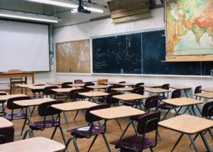 Governo trabalha em portaria para a volta às aulas Governo trabalha em portaria para a volta às aulas