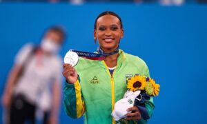 Rebeca Andrade fatura prata, 1ª medalha na ginástica feminina do país Rebeca Andrade fatura prata, 1ª medalha na ginástica feminina do país
