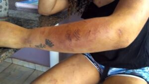 Homem lê ‘Whats’ de outro no celular da ex-mulher e parte para a violência Homem lê ‘Whats’ de outro no celular da ex-mulher e parte para a violência