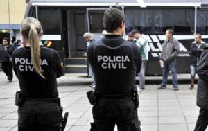 Polícia Civil fará concurso público com 300 vagas para delegados e agentes Polícia Civil fará concurso público com 300 vagas para delegados e agentes