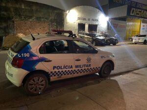 Criminosos são presos após roubo e abuso sexual em comércio na zona leste Criminosos são presos após roubo e abuso sexual em comércio na zona leste
