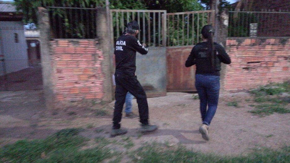 Polícia Civil deflagra operação e prende suspeitos de matarem mulher que tentou defender o marido e o bebê de traficantes Polícia Civil deflagra operação e prende suspeitos de matarem mulher que tentou defender o marido e o bebê de traficantes
