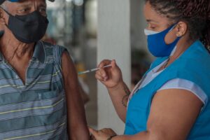 Aplicação das doses de reforço contra a covid-19 começa nesta quarta-feira (15) Aplicação das doses de reforço contra a covid-19 começa nesta quarta-feira (15)