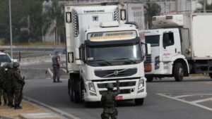 Caminhoneiros protestam em 15 Estados; Polícia Rodoviária atua para liberar fluxo Caminhoneiros protestam em 15 Estados; Polícia Rodoviária atua para liberar fluxo