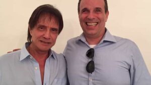 Após batalha contra câncer, morre Dudu Braga, filho do cantor Roberto Carlos Após batalha contra câncer, morre Dudu Braga, filho do cantor Roberto Carlos