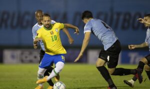Seleção enfrenta Uruguai buscando virtual classificação para Copa Seleção enfrenta Uruguai buscando virtual classificação para Copa