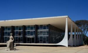 Lei de Rondônia que proíbe linguagem neutra no ensino é questionada no STF