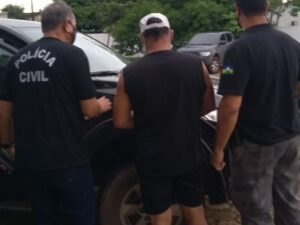 Servidor público é preso acusado de estuprar criança por cinco anos Servidor público é preso acusado de estuprar criança por cinco anos