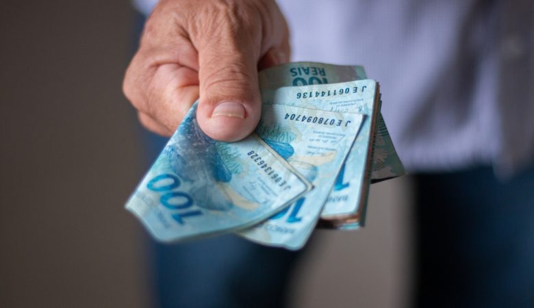 Idosa registra ocorrência após receber R$ 15 mil em sua conta bancária