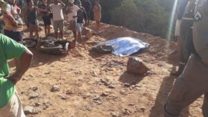 INCIDENTE – Casal morre ao ser atingido por pedras após explosão INCIDENTE – Casal morre ao ser atingido por pedras após explosão