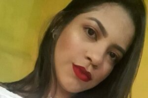 Estudante se recusou a baixar vidro do carro e foi morta a tiros Estudante se recusou a baixar vidro do carro e foi morta a tiros