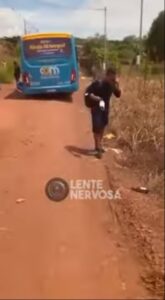 VÍDEO: Rodas de ônibus soltam e veículo quase tomba na zona sul de Porto Velho VÍDEO: Rodas de ônibus soltam e veículo quase tomba na zona sul de Porto Velho