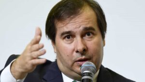Maia afirma que Guedes cria narrativas falsas acerca de emendas de relator Maia afirma que Guedes cria narrativas falsas acerca de emendas de relator