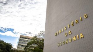 Governo Federal quer elevar benefícios para não aumentar salários de servidores Governo Federal quer elevar benefícios para não aumentar salários de servidores